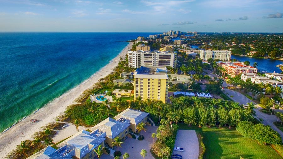 Dock & Dine in Naples